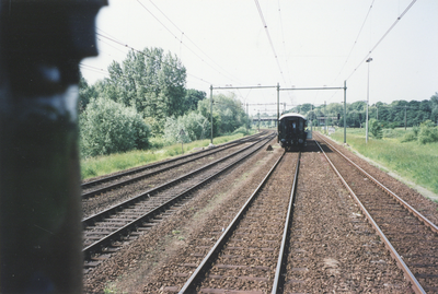 605783 Gezicht op het emplacement Lunetten te Utrecht, uit het zuiden, tijdens een rangeerbeweging met een trein van ...